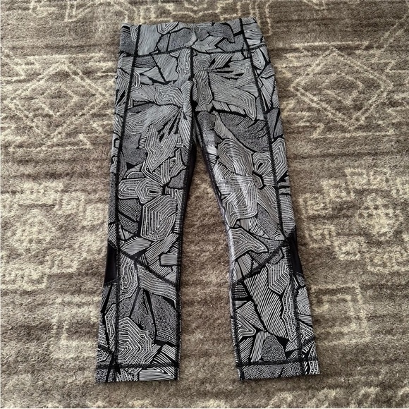Lululemon Pace Rival Crop Full On Luxtreme Dottie Tribe White Black Leggings 4 - Picture 5 of 13
